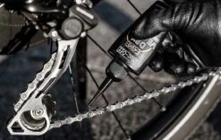 Muc-Off Muc Off E-Bike Dry Lube Kettenschutz 50 Ml -Fahrradbekleidungs Geschäft 2 35675 1280x1280