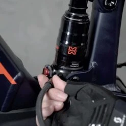 Topeak Pocket Shock Digital Dämpferpumpe -Fahrradbekleidungs Geschäft 6 336438FVyzArtz8Kym 1280x1280