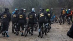 CUBE ATX Utility Anzug Black -Fahrradbekleidungs Geschäft CUBE Ride Campinvisionsat 308 34138 1280x1280