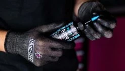 Muc-Off Muc Off Wet Lube Kettenschutz 120 Ml -Fahrradbekleidungs Geschäft MU LUB 0769 1 35584 1280x1280
